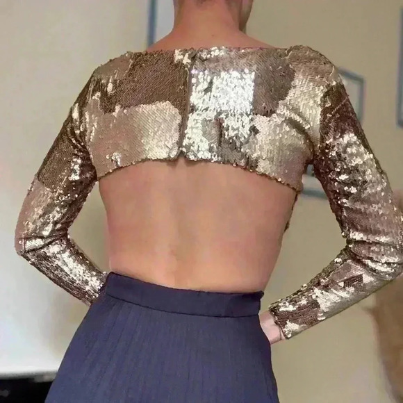 ✨ Stunning Rose Gold Sequin Crop Top ✨ - Picture 3 of 5